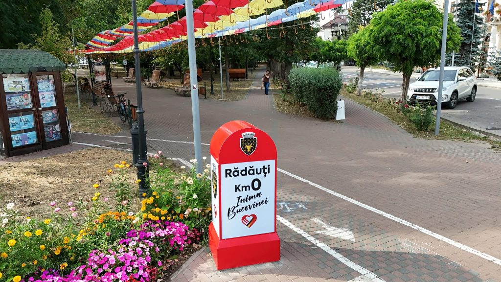 Borna Rădăuți Km 0 – Inima Bucovinei, amplasată în centrul municipiului
